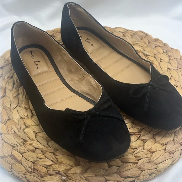 Me Too Skylar Black Bow Vamp Genuine Suede Ballet Flats Size 9.5 - Picture 1 of 9